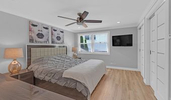 210 W Pickwick Rd, Arlington Heights, IL 60005