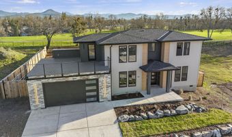 52 Woodlands Dr, Eagle Point, OR 97524