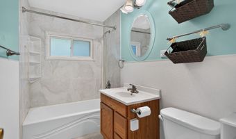 911 David St, Antioch, IL 60002