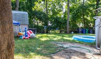 94 Waverly St, Warwick, RI 02889
