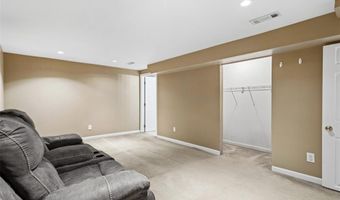 7133 Circleview Dr, Affton, MO 63123