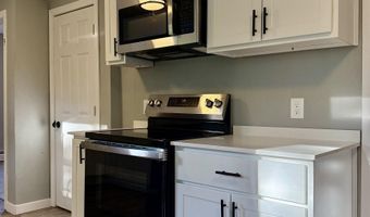 29 Fordway St, Derry, NH 03038