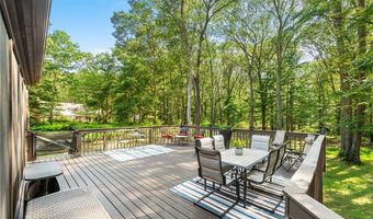 2 Spinney Ln, North Kingstown, RI 02852