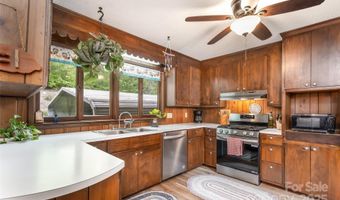 81 Amsoil Dr, Bakersville, NC 28705
