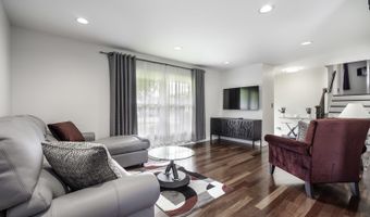 1631 S Surrey Ridge Dr, Arlington Heights, IL 60005