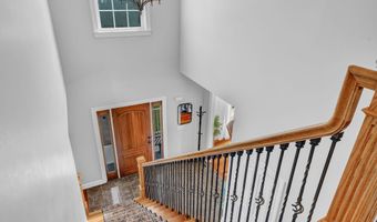 40 Hillview Dr, Bangor, ME 04401