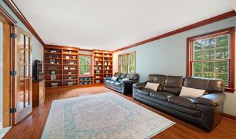 43 Darling Parke Dr, Bangor, ME 04401