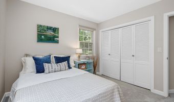 10 Buttonwood Rd, Bedford, NH 03110