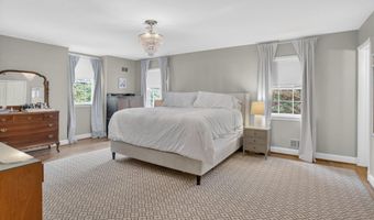 5973 SEARL Ter, Bethesda, MD 20816
