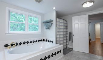 21 Tamarack Ln, Amherst, NH 03031