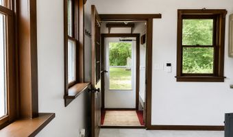 77 N High St, Clinton, CT 06413