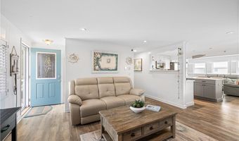 35 Willow Ave, Narragansett, RI 02882