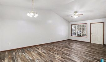 412 N 9th Ave, Brandon, SD 57005