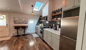 38 Hilltop Ave Cottage, Middletown, RI 02842