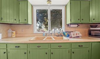 714 2nd Ave, Ackley, IA 50601