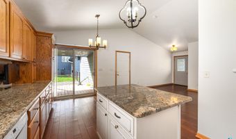 209 W Ironwood St, Brandon, SD 57005
