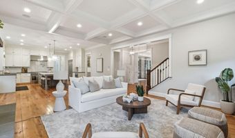 3555 N DICKERSON St, Arlington, VA 22207