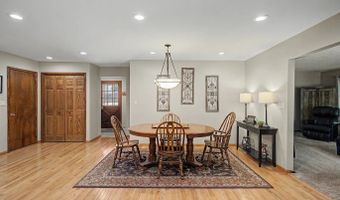 2349 Lake View Dr, Ames, IA 50010