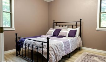 303 N Hudson Ave, Aurora, MO 65605