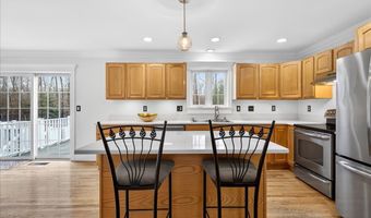 22 Emerald Ln, Bethany, CT 06524