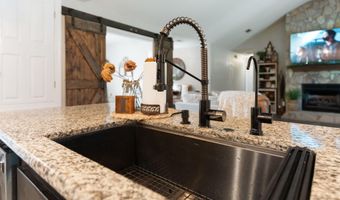 6263 Old River Rd, Baker, FL 32531