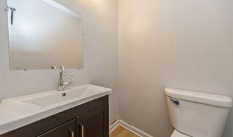 935 Breezewood Cir, Altoona, IA 50009