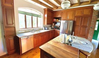 199 Main St, Belfast, ME 04915