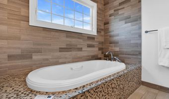 113 Arneytown Hornerstown Rd, Allentown, NJ 08501