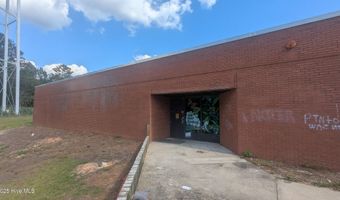 711 N Chapin Rd, Aberdeen, NC 28315