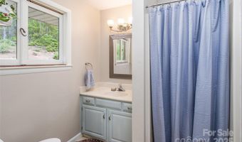 81 Amsoil Dr, Bakersville, NC 28705
