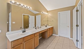 601 Woods Creek Ln, Algonquin, IL 60102