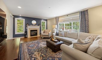 31 Nathan Hale Ct, Cheshire, CT 06410