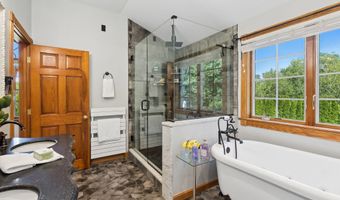 836 Old Post Rd, Arundel, ME 04046