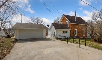 207 N Davis St, Anamosa, IA 52205