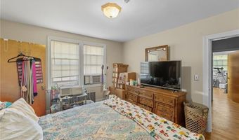 92 Rhode Island St, Cranston, RI 02920
