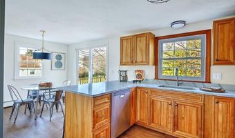 2 Simmons Rd, Barrington, RI 02806