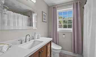 105 Amy Dr, Cranston, RI 02921