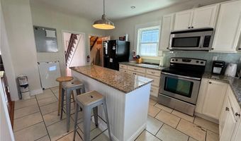 20 Narragansett Ave, Newport, RI 02840