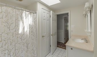 24 Huxley Dr, Amherst, NY 14226