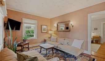 30 Boulevard, Middletown, RI 02842