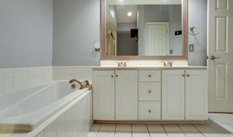 2310 14TH St N 402, Arlington, VA 22201