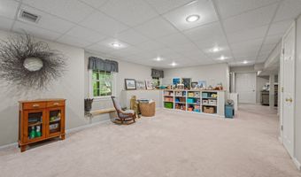 82 Beverly Dr, Avon, CT 06001