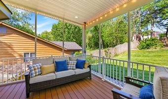 180 Spring Oaks Dr, Ballwin, MO 63011