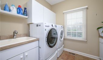 430 W Homestead Dr, Aurora, OH 44202