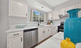 6576 MEDINAH Ln, Alexandria, VA 22312