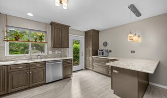 640 Ash St, Algonquin, IL 60102