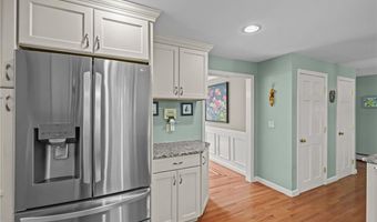 105 LYNN Cir, East Greenwich, RI 02818