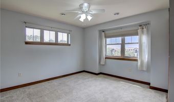 907 Sandalwood Dr, Altoona, WI 54720