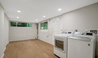 4006 JUSTINE Dr, Annandale, VA 22003