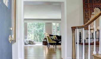 5204 WESTWOOD Dr, Bethesda, MD 20816